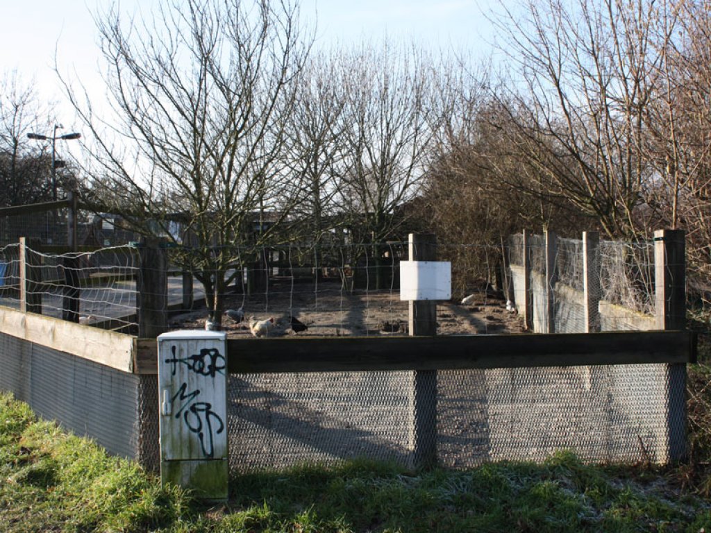Bauernhof im Todesstreifen der DDR-Grenzanlagen westlich der Waltersdorfer Chaussee in Berlin-Schönefeld; Aufnahme 2015