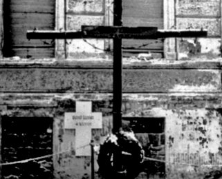 Bernd Lünser, tödlich verunglückt an der Berliner Mauer: MfS-Foto des Mahnmals in der Bernauer Straße 44 (Aufnahme um 1975)