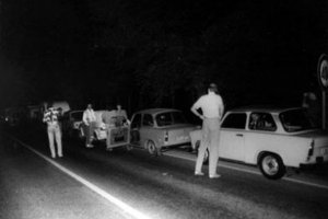 GDR citizens wait for the opening of the border between Austria and Hungary on the evening of 10 September 1989