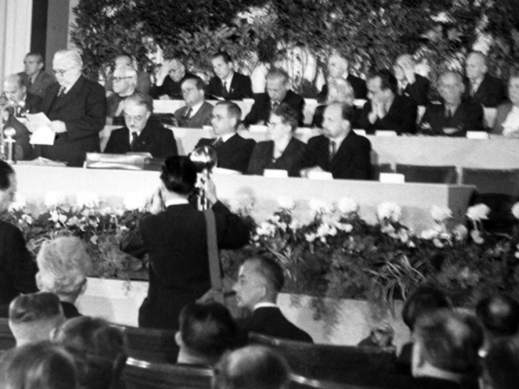 Proklamation der Deutschen Demokratischen Republik (am Mikrophon: Wilhelm Pieck, Präsident der DDR); Aufnahme 7. Oktober 1949