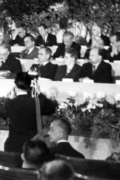 Proklamation der Deutschen Demokratischen Republik (am Mikrophon: Wilhelm Pieck, Präsident der DDR); Aufnahme 7. Oktober 1949