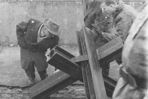 SED Politburo member Erich Honecker convinces himself of the strength of the anti-tank obstacles on the Berlin sector border, probably end of November 1961