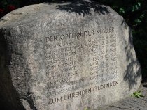 Ernst Mundt, shot dead at the Berlin Wall: Memorial stone on Bernauer Strasse in Berlin-Wedding (photo: 2005)