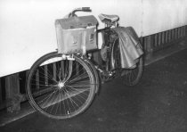 Klaus Schröter, shot and drowned in the Berlin border waters: MfS photo of Klaus Schröter’s bicycle on the Marschall Bridge [Nov. 4, 1963]