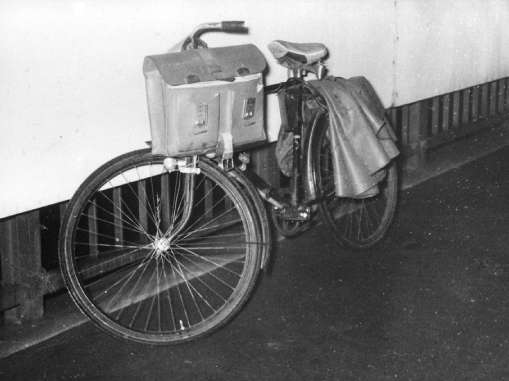 Klaus Schröter, shot and drowned in the Berlin border waters: MfS photo of Klaus Schröter’s bicycle on the Marschall Bridge [Nov. 4, 1963]