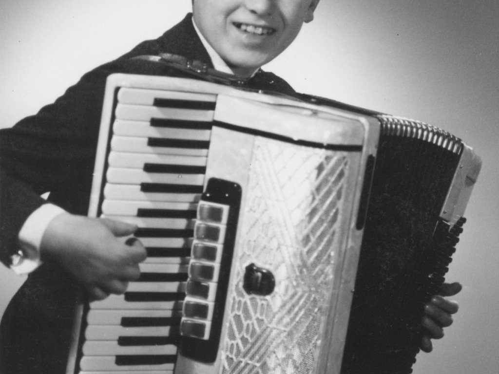 Dietmar Schwietzer, shot dead at the Berlin Wall: As a schoolchild with accordion (date of photo not known)