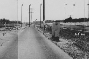 Ulrich Steinhauer, shot dead at the Berlin Wall: MfS crime site photo of the border strip between Schönwalde and Berlin-Spandau with caption (II) [Nov. 4, 1980]