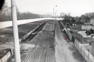 Spuren der Flüchtlinge im Todesstreifen: Gescheiterte Flucht dreier junger Männer mit einem LKW in Staaken, 10. März 1989