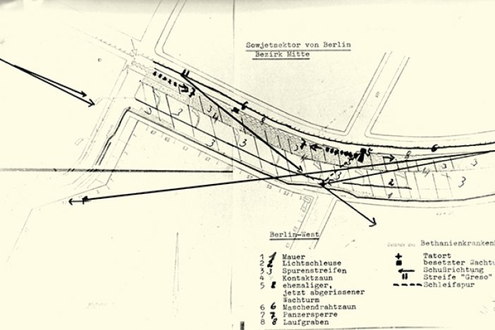 Joahannes Lange: Tatortskizze der West-Berliner Polizei mit eingezeichnetem Tatgeschehen, 9. April 1969 Joahannes Lange: Tatortskizze der West-Berliner Polizei mit eingezeichnetem Tatgeschehen, 9. April 1969