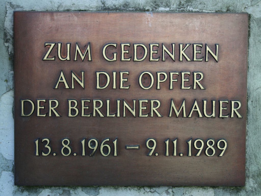 Gedenktafel am Denkmal für die Opfer der Berliner Mauer in Frohnau/Glienicke Nordbahn; Aufnahme 2015 Gedenktafel am Denkmal für die Opfer der Berliner Mauer in Frohnau/Glienicke Nordbahn; Aufnahme 2015