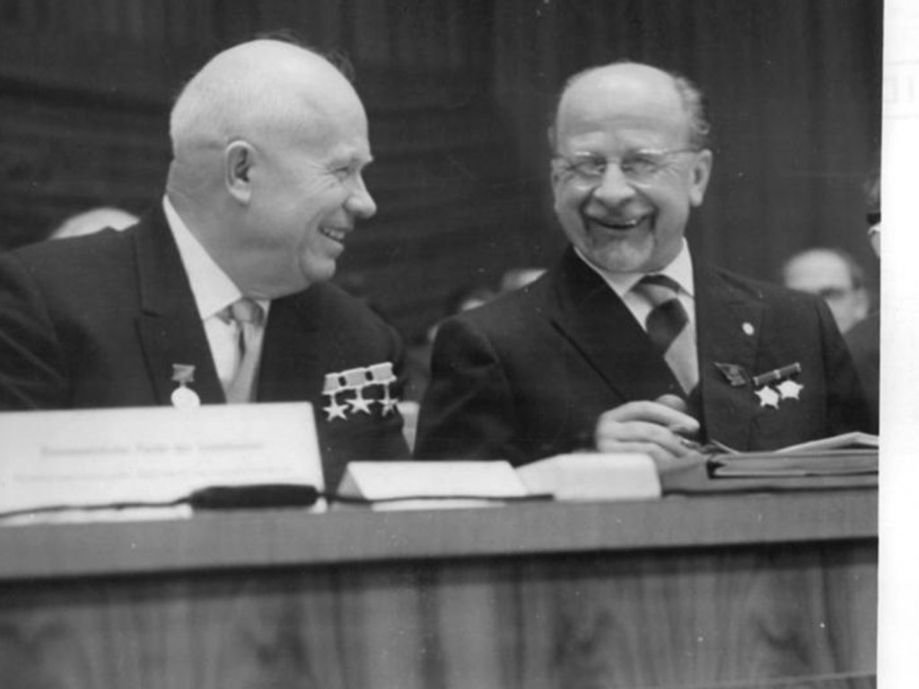 Nikita Chruschtschow und Walter Ulbricht auf dem VI. Parteitag der SED in der Ost-Berliner Werner-Seelenbinder-Halle; Aufnahme 15. Januar 1963 Nikita Chruschtschow und Walter Ulbricht auf dem VI. Parteitag der SED in der Ost-Berliner Werner-Seelenbinder-Halle; Aufnahme 15. Januar 1963