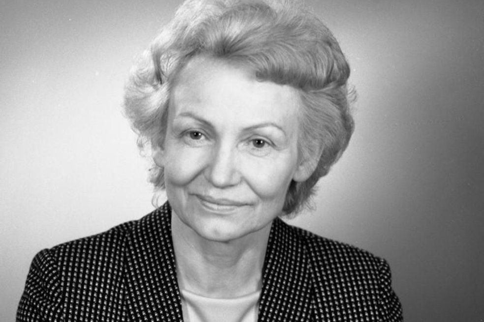 Porträtaufnahme der lächelnden Margot Honecker.