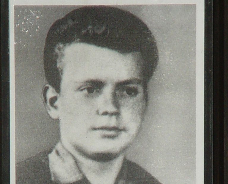 Paul Schultz, erschossen an der Berliner Mauer: Gedenkkreuz am Checkpoint Charlie; Aufnahme 18. Juni 2005