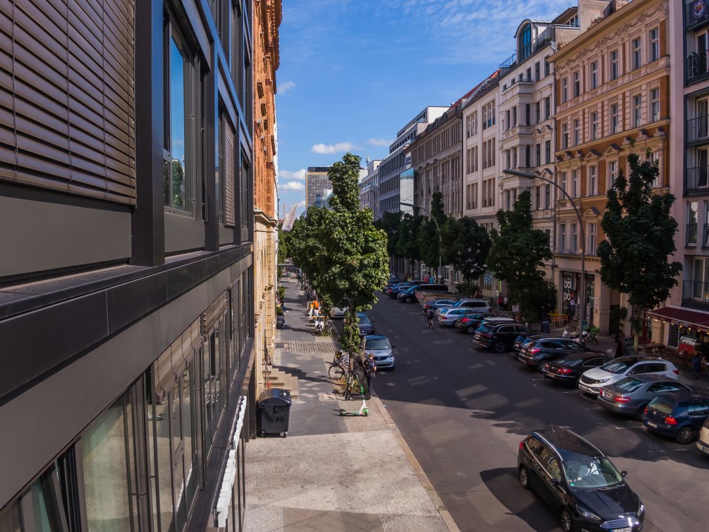 Zimmerstraße (Richtung Checkpoint Charlie)