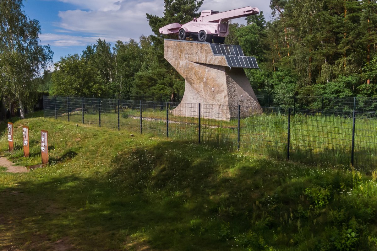 Ehemaliges Panzer-Denkmal zwischen Berlin-Zehlendorf und Kleinmachnow, in der Nähe des Autobahn-Grenzübergangs Dreilinden/Drewitz (heute: Europarc)