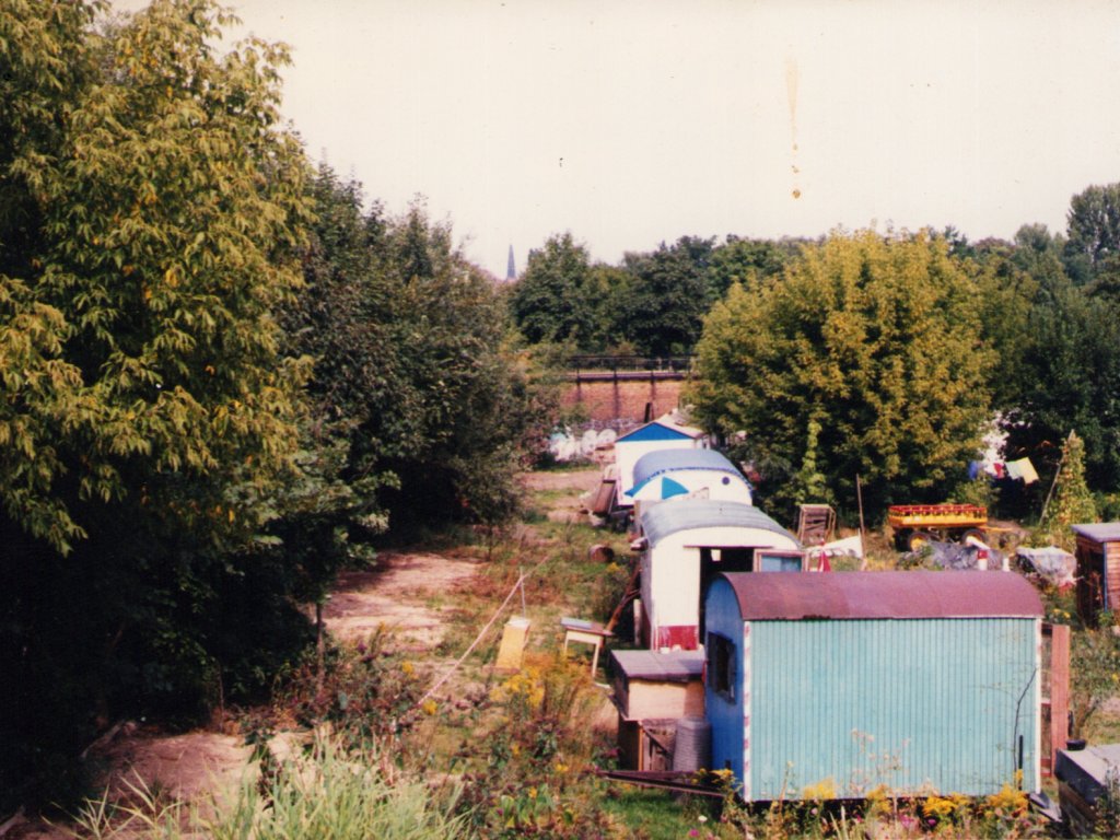 Bevor der Uferweg am Landwehrkanal gebaut wurde, reichte das Gelände der „Lohmühle“ bis zum Wasser