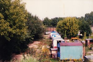 Bevor der Uferweg am Landwehrkanal gebaut wurde, reichte das Gel&auml;nde der &bdquo;Lohm&uuml;hle&ldquo; bis zum Wasser