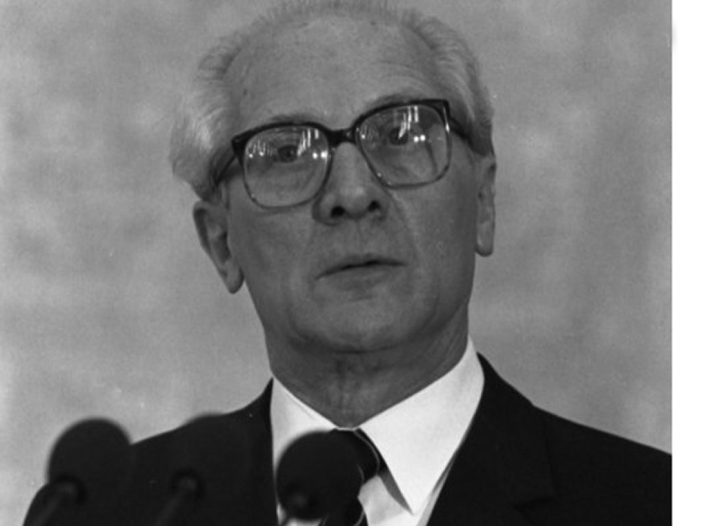 Porträtaufnahme von Erich Honecker.