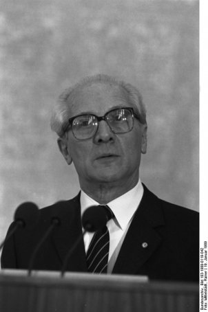 Porträtaufnahme von Erich Honecker.