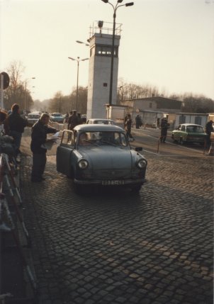 Öffnung eines Grenzübergangs zwischen Teltow und West-Berlin