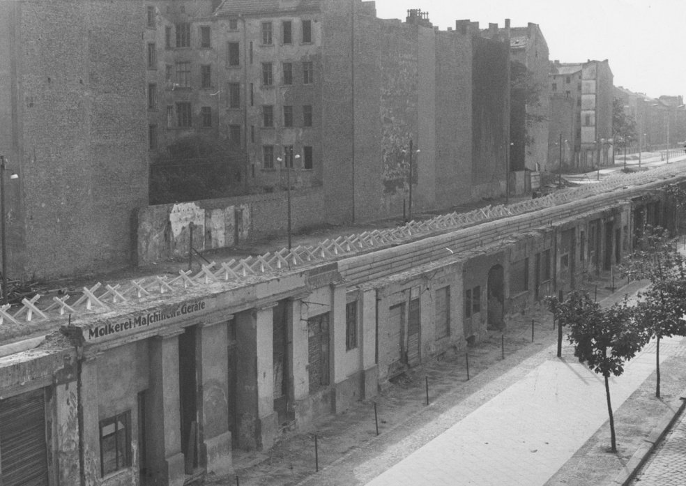 Berlin-Wedding, Bernauer Straße: Die vordere Hausfront als Mauer, September 1967