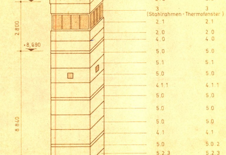 Technische Zeichnung des Grenzturmes mit der Überschrift: Stahlbetonfertigteilübersicht.