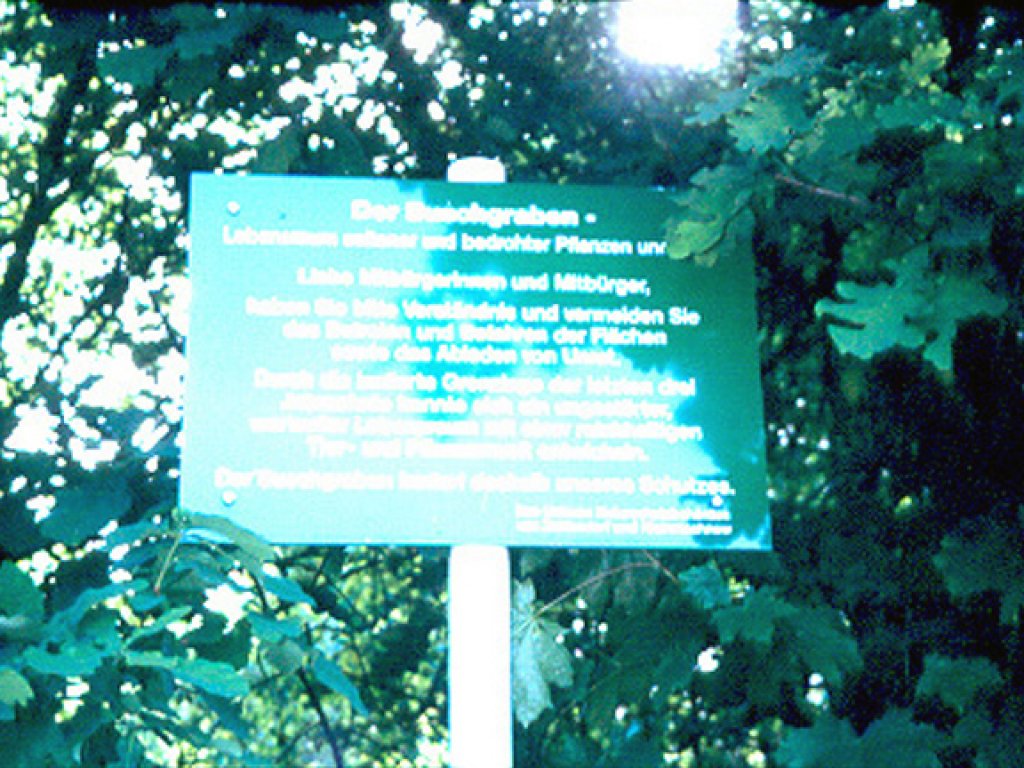 Hinweisschild für Spaziergänger im Kleinmachnower Buschgraben