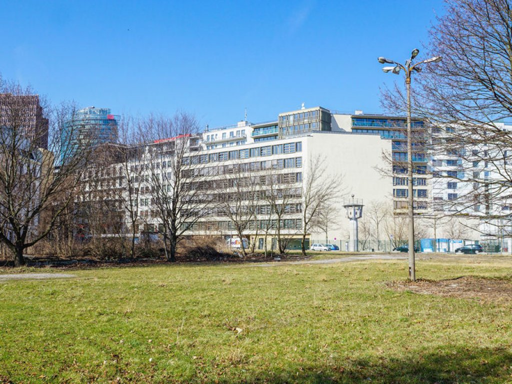 Mehrfach-Bogenlampe zur Sicherung des Grenzgebiet-Vorfeldes nahe dem Preußischen Landtagsgebäude (heute: Berliner Abgeordnetenhaus); Aufnahme 2015