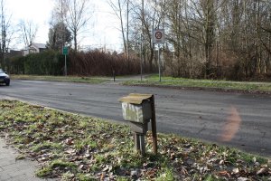 Elektroschaltkasten der DDR-Grenztruppen zwischen Mahlow-Waldblick und Berlin-Lichtenrade; Aufnahme 2015