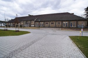 Kulturhaus des DDR-Grenzregiments 34 in Groß Glienicke (ehem. Rosa-Luxemburg-Kaserne); Aufnahme 2015
