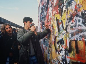 Mauerspechte in Berlin, 12. November 1989