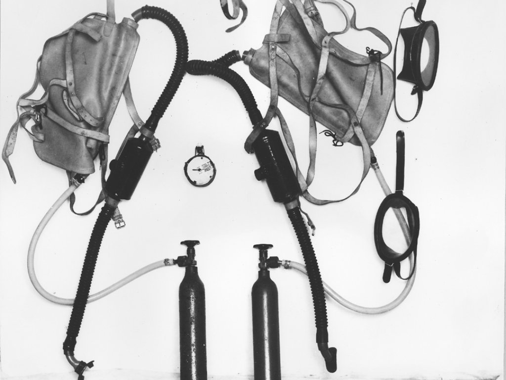 Christian Buttkus, erschossen an der Berliner Mauer: MfS-Foto von den selbst gebauten Tauchgeräten für die geplante Flucht durch den Teltowkanal, 4. März 1965