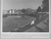 Axel Hannemann, erschossen im Berliner Grenzgewässer: Tatortfoto der West-Berliner Polizei von der Suche der DDR-Grenzpolizei und -Feuerwehr nach Axel Hannemann in der Spree nahe des Reichstagsgebäudes, 5. Juni 1962