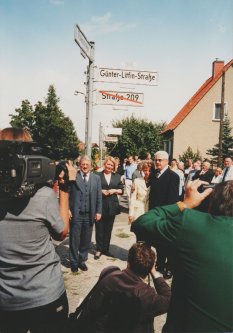 Günter Litfin, shot dead in the Berlin border waters: Street-naming ceremony in Berlin-Weissensee, Aug. 24, 2003