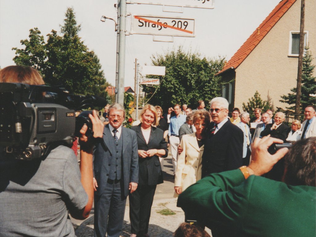 Günter Litfin, shot dead in the Berlin border waters: Street-naming ceremony in Berlin-Weissensee, Aug. 24, 2003