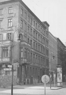 Bernd Lünser, fatally injured at the Berlin Wall: Bernauer Strasse 44, Bernd Lünser fell from the roof to his death, Oct. 5, 1961