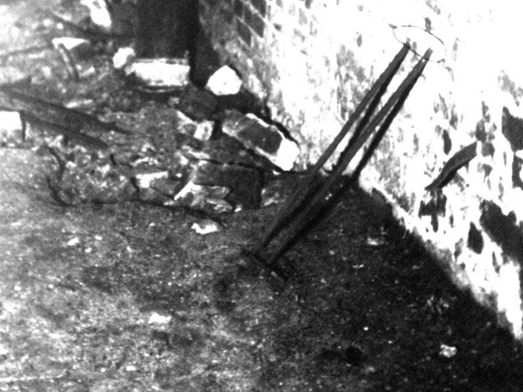 Unidentified fugitive, drowned in the Berlin border waters: East German border troop photo of tracks left behind by fugitive in Berlin-Friedrichshain [Jan. 19, 1965]