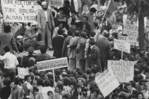 Çetin Mert, drowned in the Berlin border waters: Protest rally in Berlin-Kreuzberg (III) (MfS photo: May 1975)