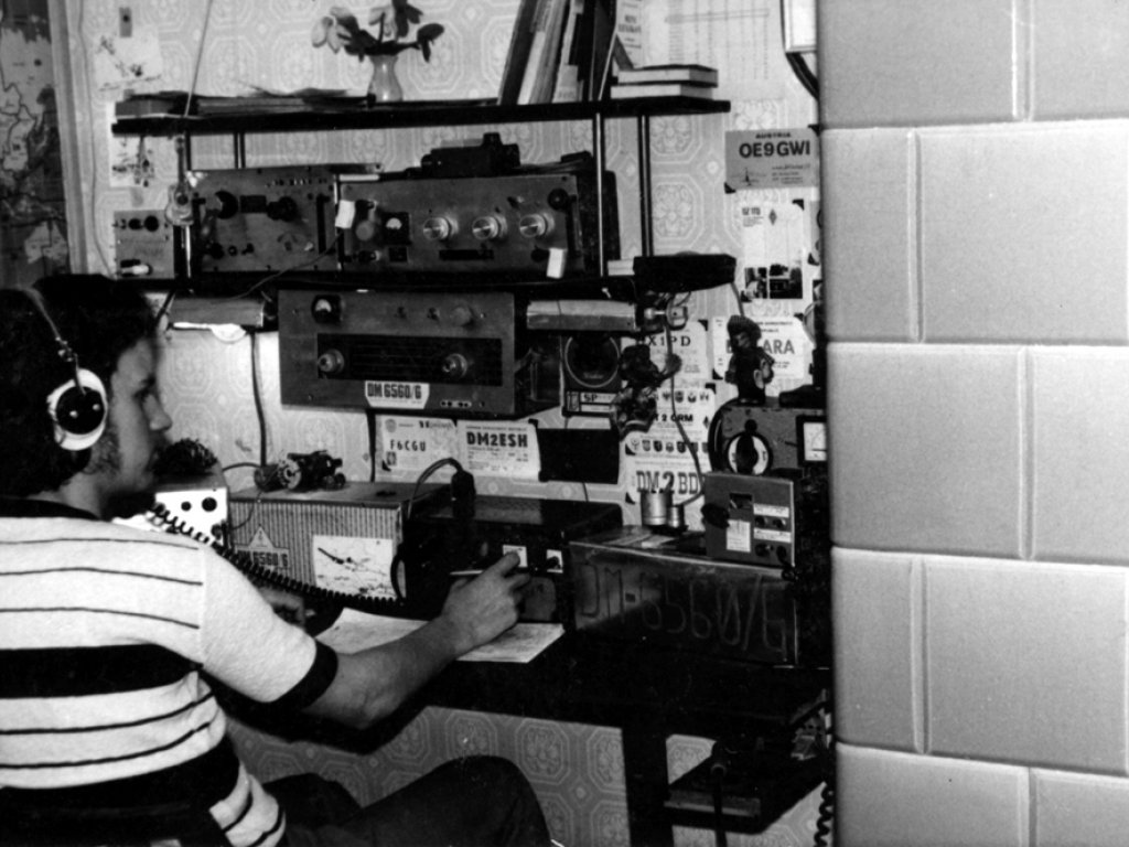 Dietmar Schwietzer, shot dead at the Berlin Wall: The amateur radio operator with his radio (date of photo not known)
