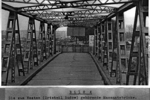 Siegfried Widera, border solder knocked out at the Berlin Wall by fugitives and died later from his injuries: West Berlin police crime site photo of the Massante Bridge between Berlin-Treptow and Berlin-Neukölln [Aug. 23, 1963]