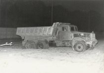 Der LKW sollte den 21-jährigen Gießwagenvorbereiter durch die Sperranlagen in Glienicke in den Westen bringen. Der Versuch scheitert, als der LKW sich im Sand festfährt, 26. April 1989