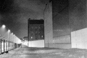 Todesstreifen nahe der Brunnenstraße: Gelungene Flucht mit einer Leiter von Berlin-Mitte nach Berlin-Wedding, 19. November 1986