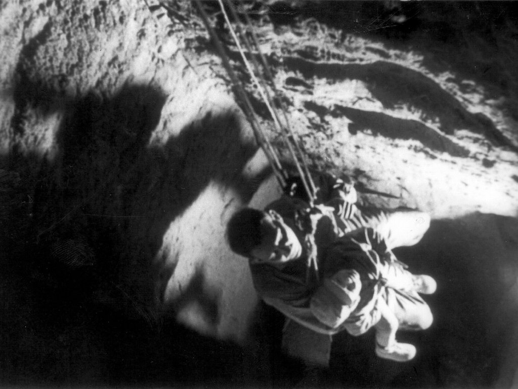 Transporting refugees from a depth of twelve meters to the surface: The “Tunnel 57”, October 3-4, 1964