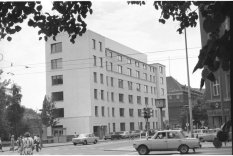Blick auf das Gebäude der Ständigen Vertretung der Bundesrepublik in der DDR in der Hannoverschen Straße in Ost-Berlin; Aufnahme 25. Juni 1974