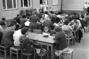 Das Notaufnahmelager Marienfelde in West-Berlin nach einer erneuten Fluchtwelle aus der DDR; Aufnahme 13. Juli 1961