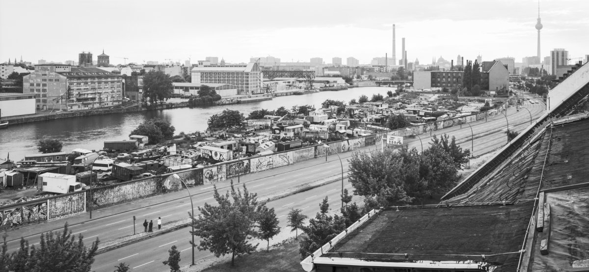 Wagenburg „East Side“ auf dem ehemaligen Grenzstreifen