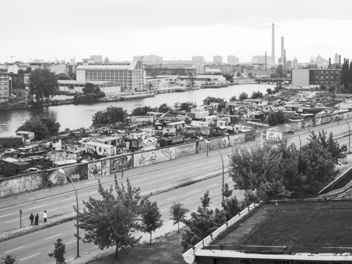 Wagenburg „East Side“ auf dem ehemaligen Grenzstreifen