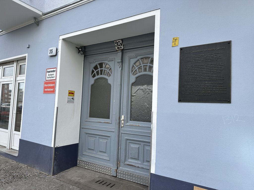 Heidelberger Straße 35 mit Gedenktafel an Heinz Jercha,