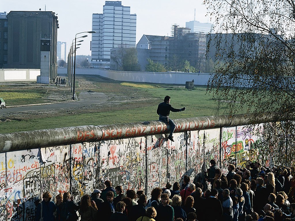 Auf der Mauerkrone am Potsdamer Platz, 11. November 1989