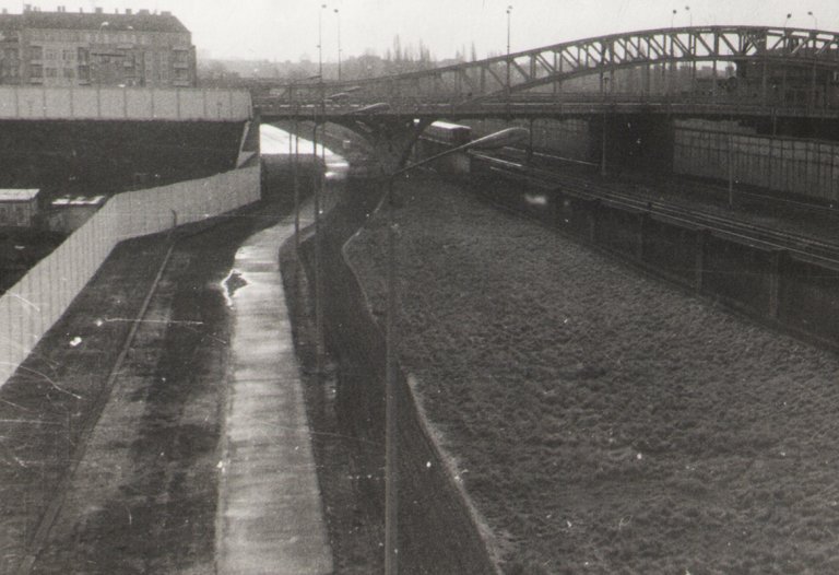 Blick auf die Bösebrücke (Bornholmer Straße), Richtung Süden, Aufnahme 1980er Jahre